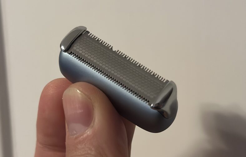 Laifen Electric Shaver Review: P3 Pro + T1 Pro (Hands-On Tested) 7 Caption: Chipped trimmer tooth. (Adam Hurly)