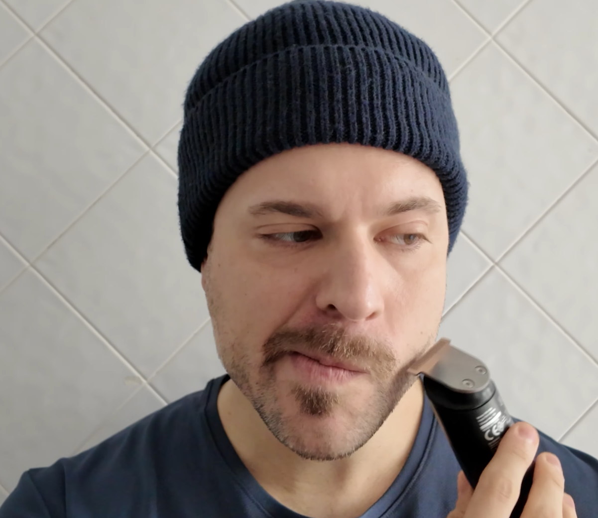 Testing the Hatteker 5-in-1 Trimmer.