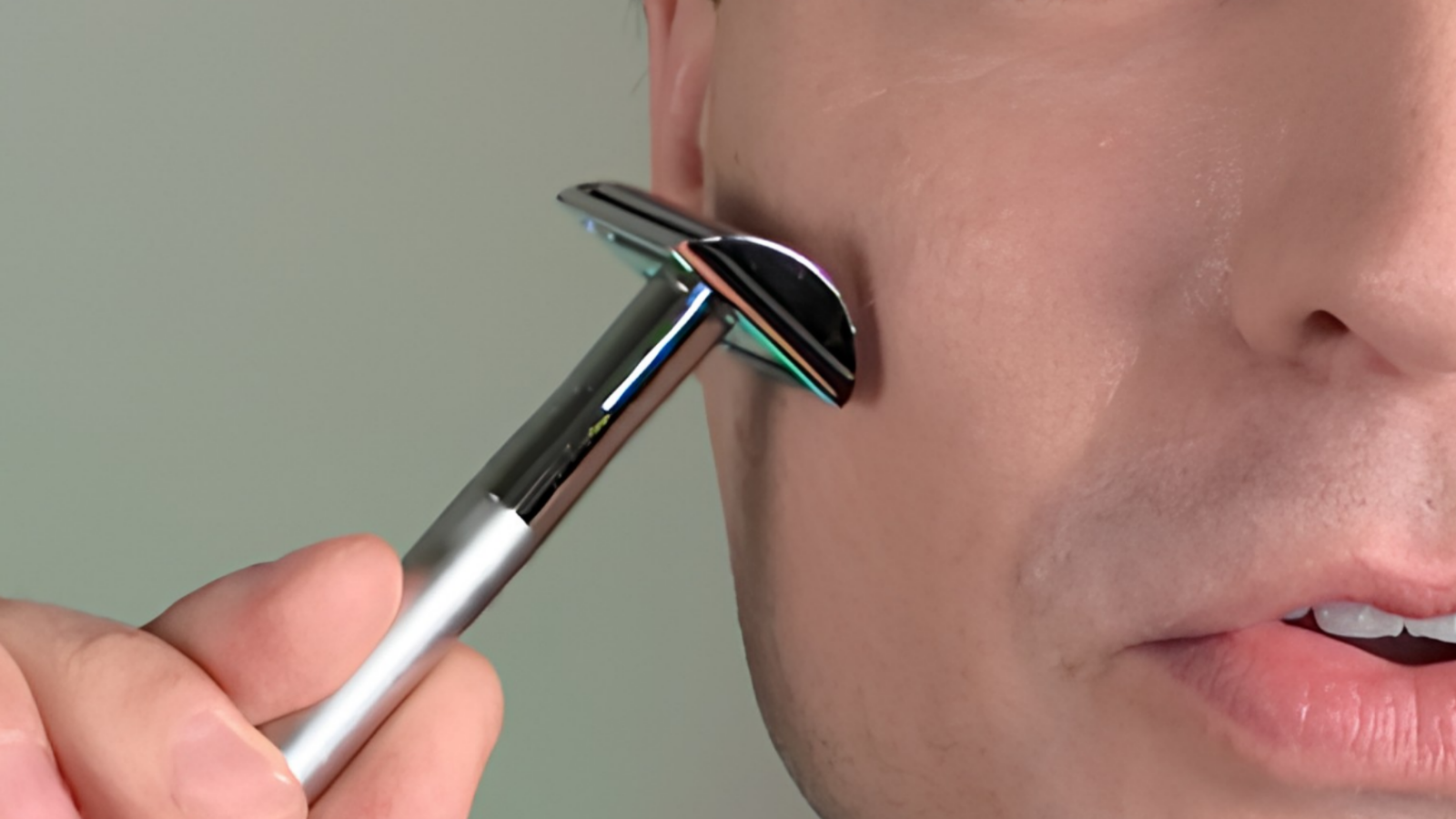 Showing how to angle the Bevel Safety Razor at 30 degrees against the skin
