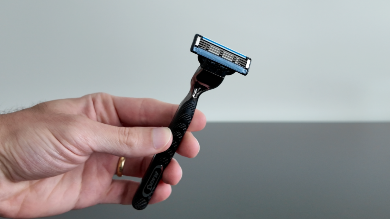 Showing the entire Gillette Mach3 Razor