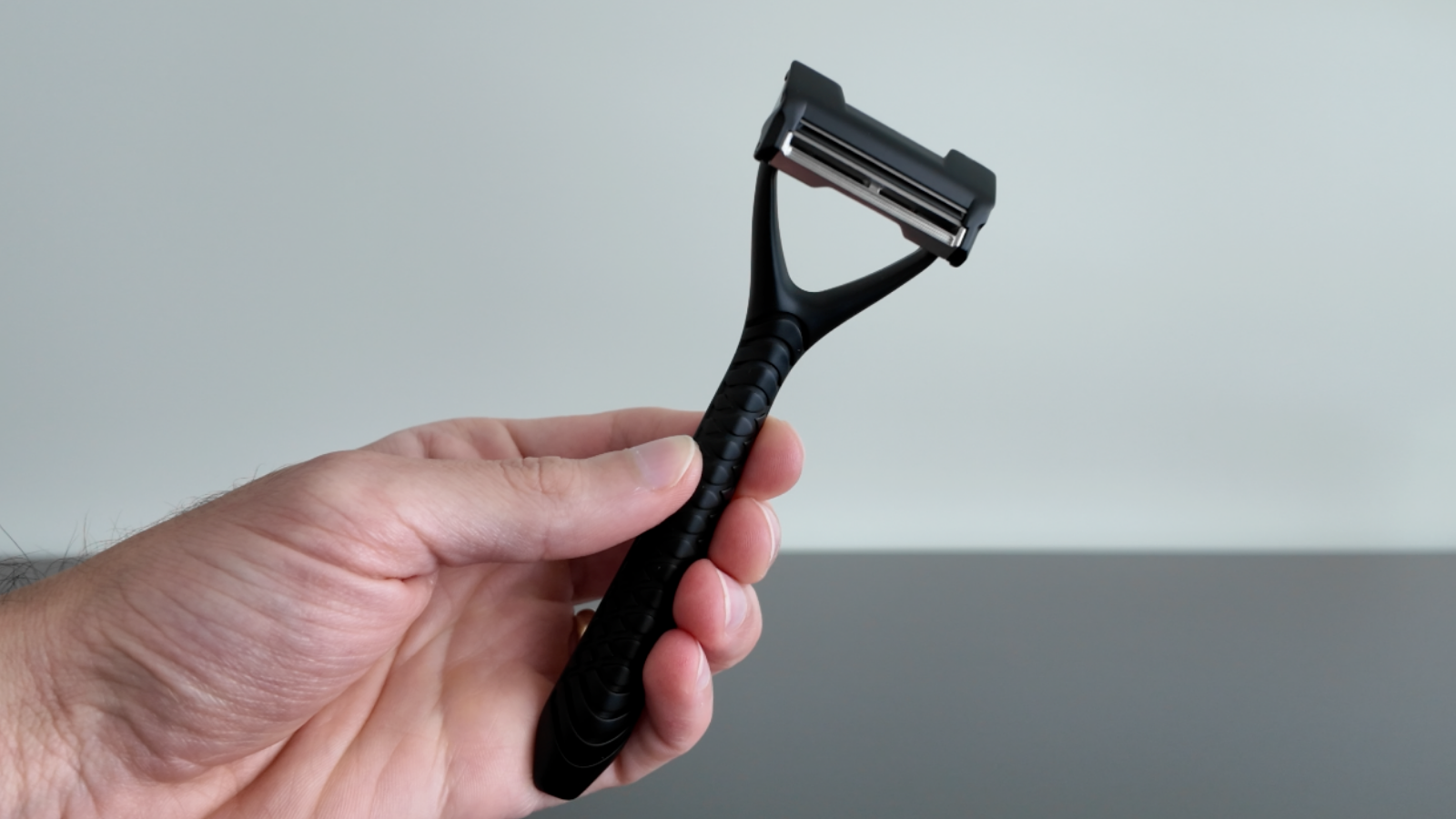 Showing the entire Leaf Two Razor