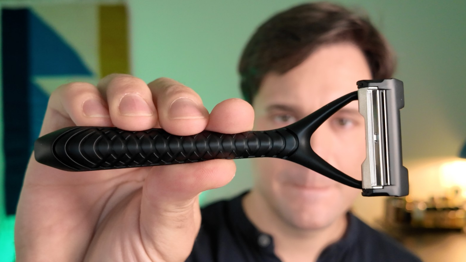 Showing the entire Leaf Two Razor