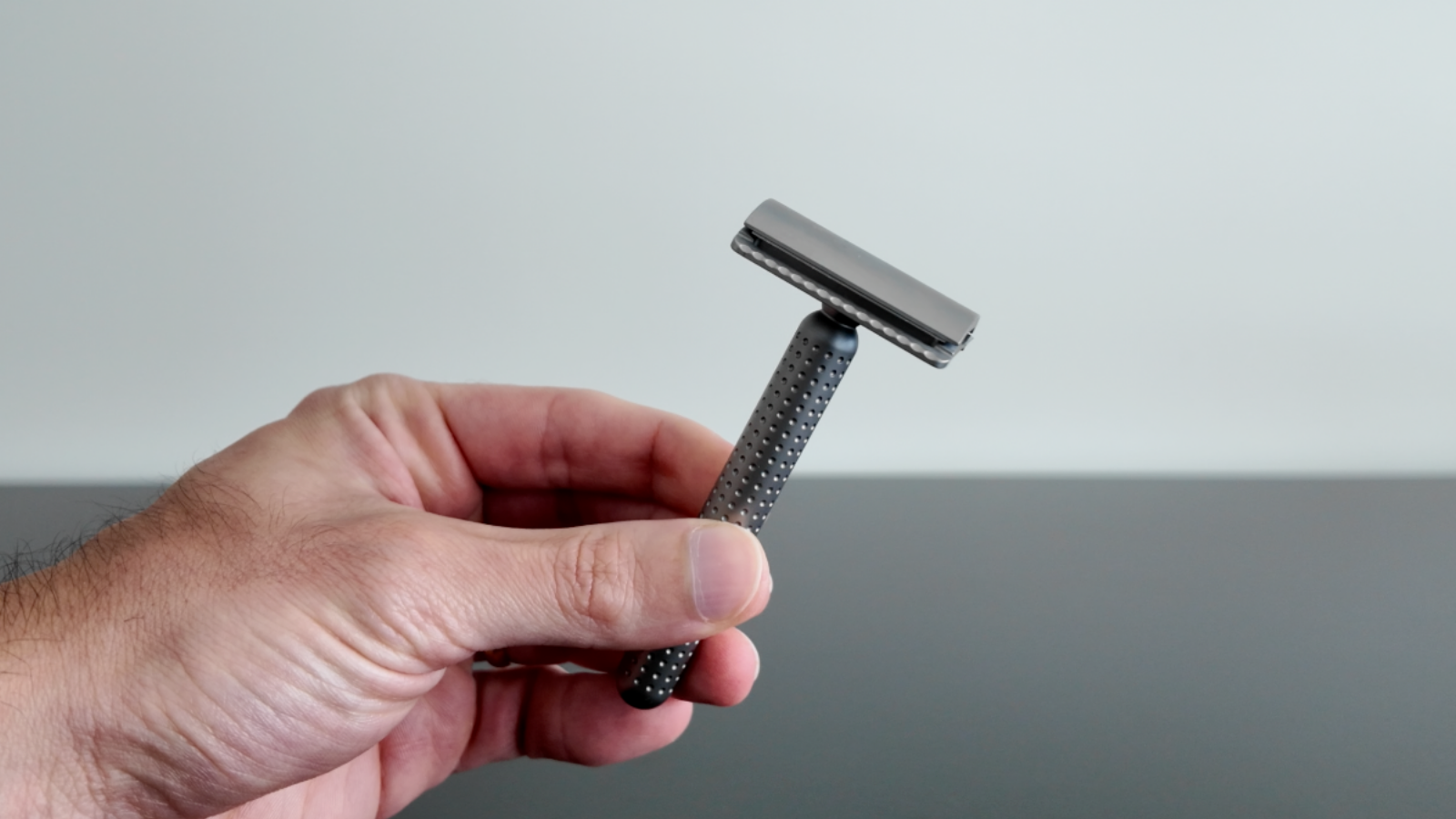 Showing the entire Tatara Masamune Closed-Tooth Safety Razor
